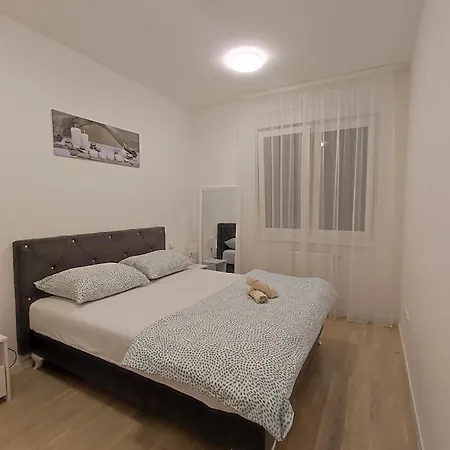 7 Ladies 아파트 *